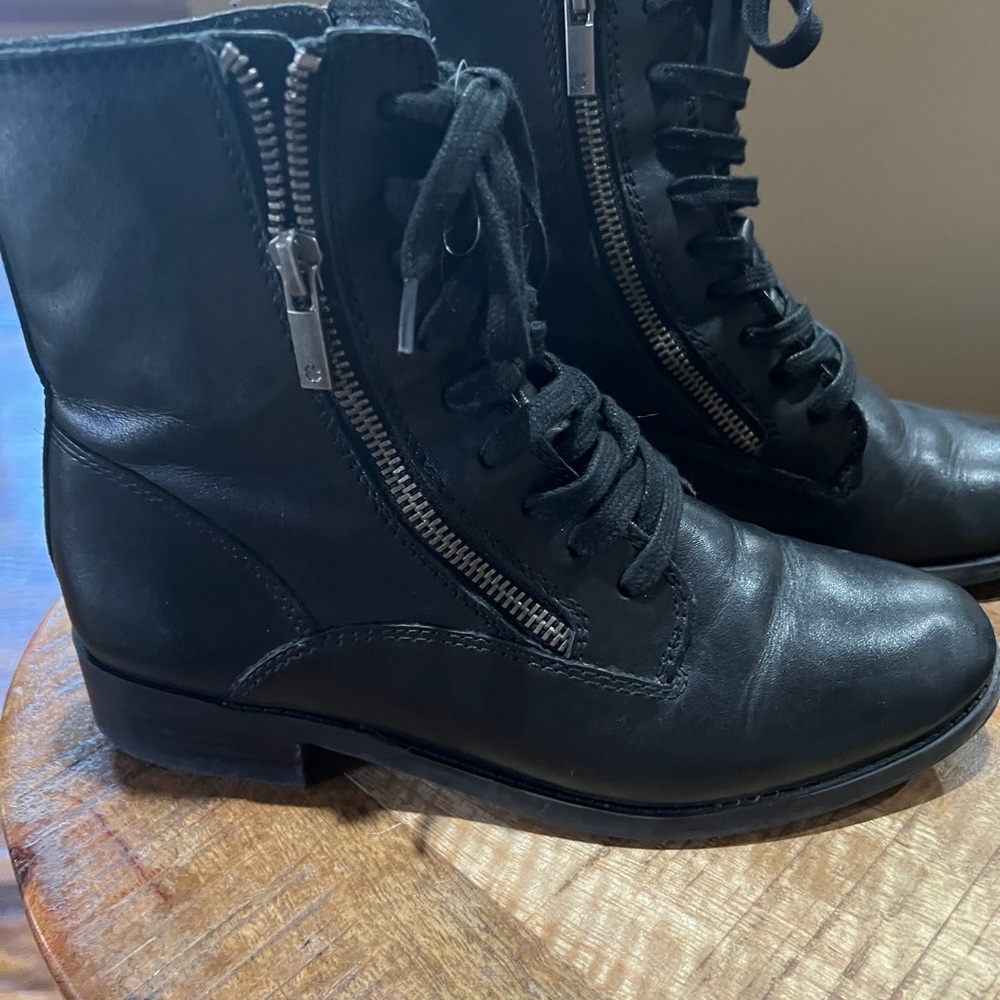 Lucky Boots - Picture 3 of 3